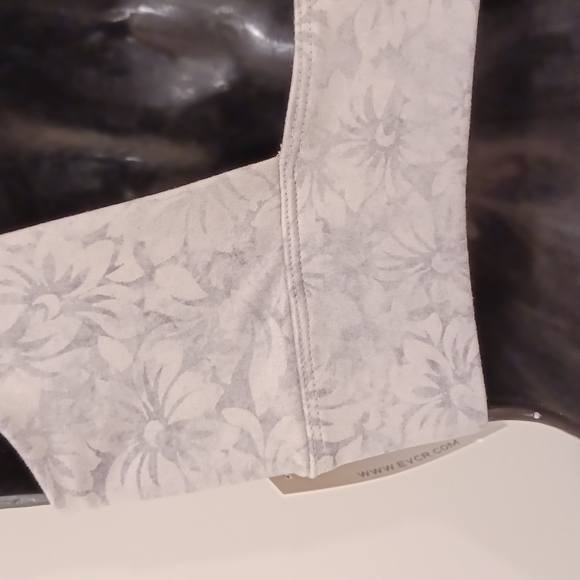 Evolution & Creation Floral Pull On Compression Sports Bra NWT- Sz. Sm - Picture 7 of 9